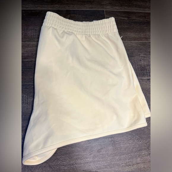 Old Navy High Rise Yellow Shorts - Picture 4 of 6